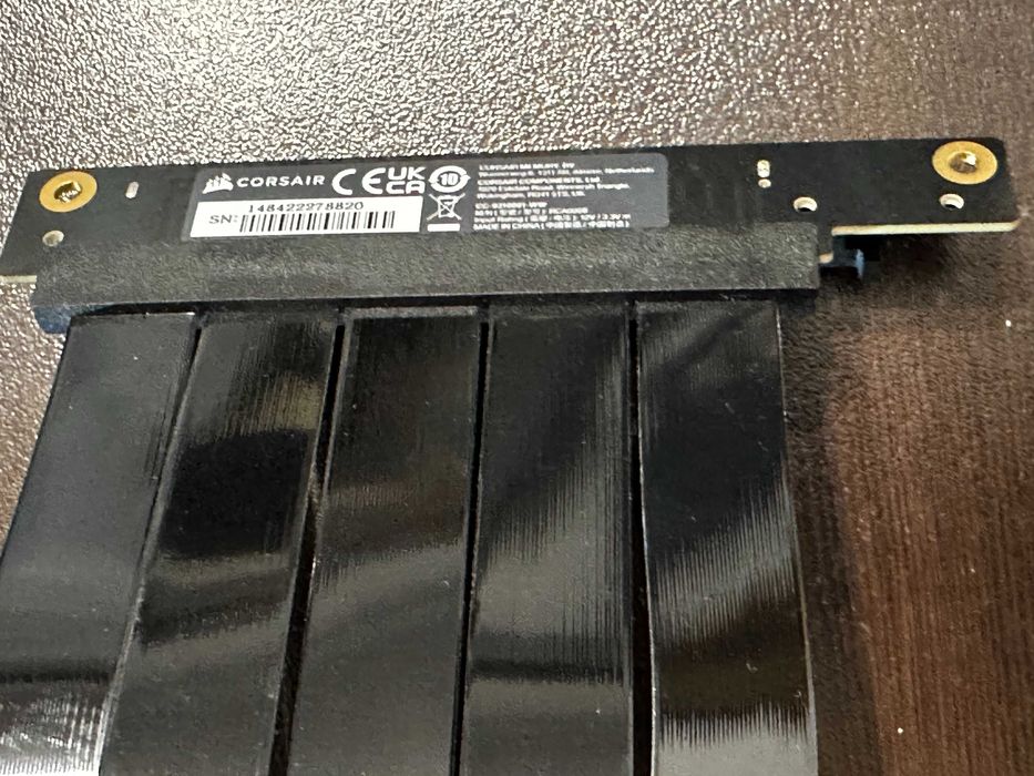 Corsair Premium PCIe 4.0 x16 кабел удължител 90°, черен, 30cm