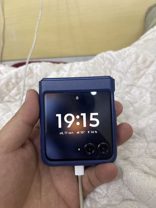 Продам Моторола Razr 60 (раскладушка)