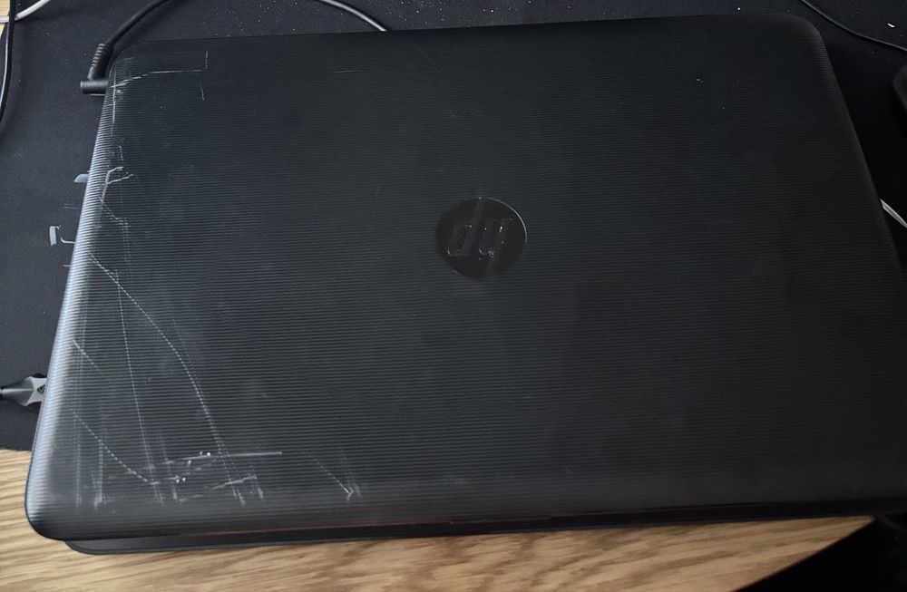 Laptop HP 15,6 inch i5-7200U, R5 M330, HDD 1TB, 8GB RAM, Mentenanță la zi
