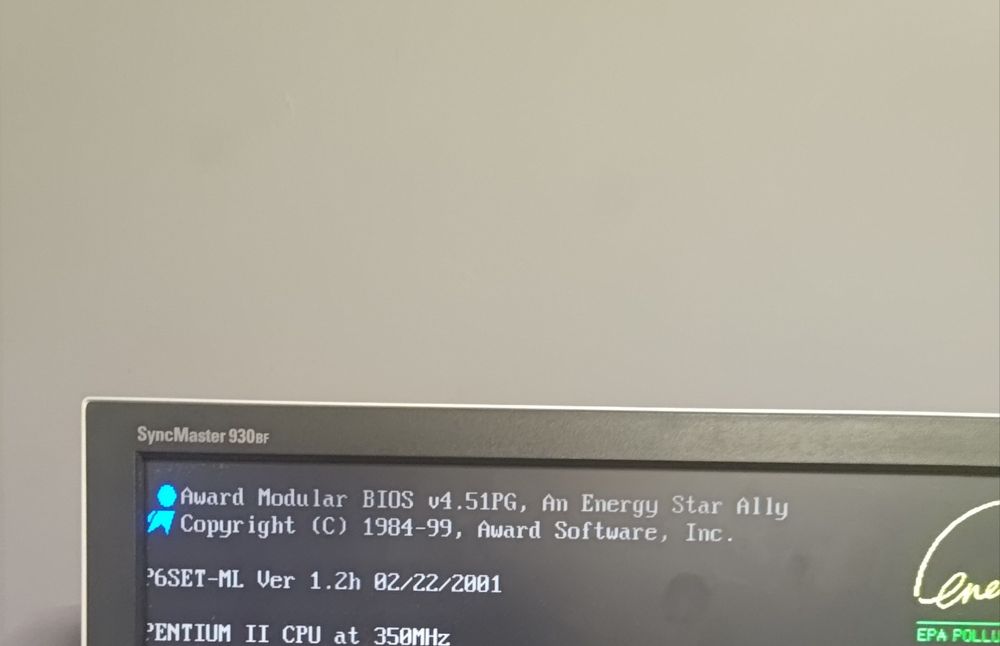PC Retro Windows 98/DOS întreținut