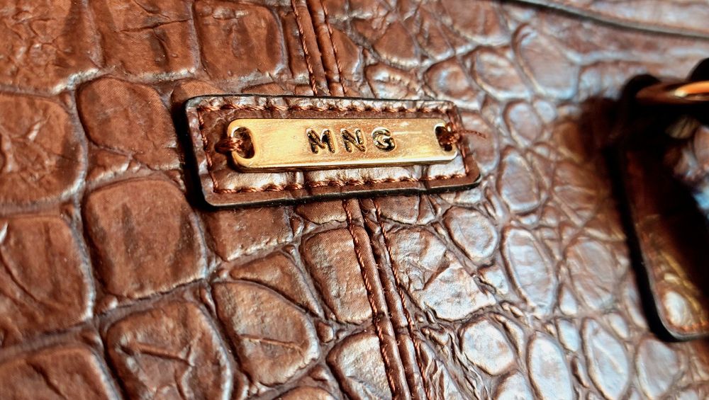 Дамска чанта MNG Mango - кожена чанта с кафяв цвят