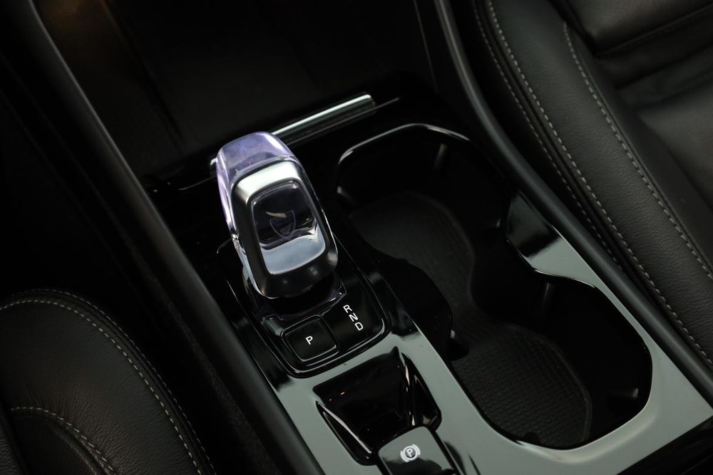 Volvo XC40 Mild Hybrid  - Echipare de top