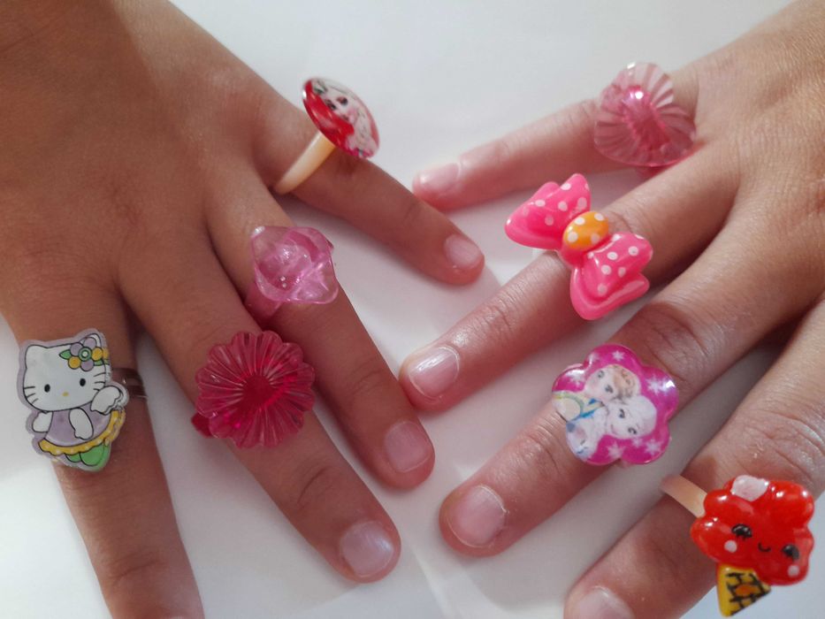 Играчки, пръстени, гривни