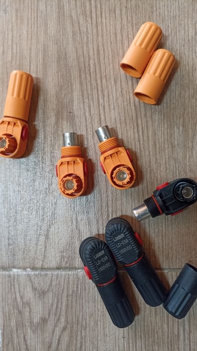 VAND CABLE CONNECTOR PLUG.
Mufe pentru cablu conectare acumulatori sol