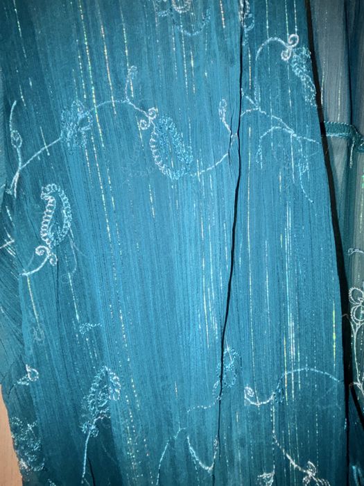 Рокля с бляскави нишки