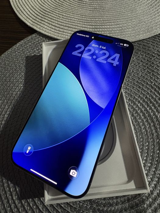 iPhone 16 Pro Max 256 GB  92% Sanatatea bateriei 380 cicluri