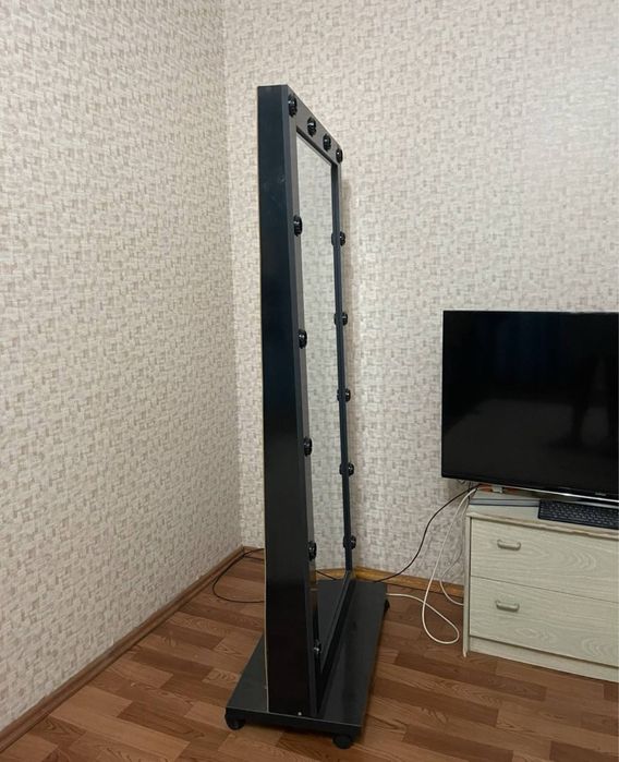 зеркало с лампочками