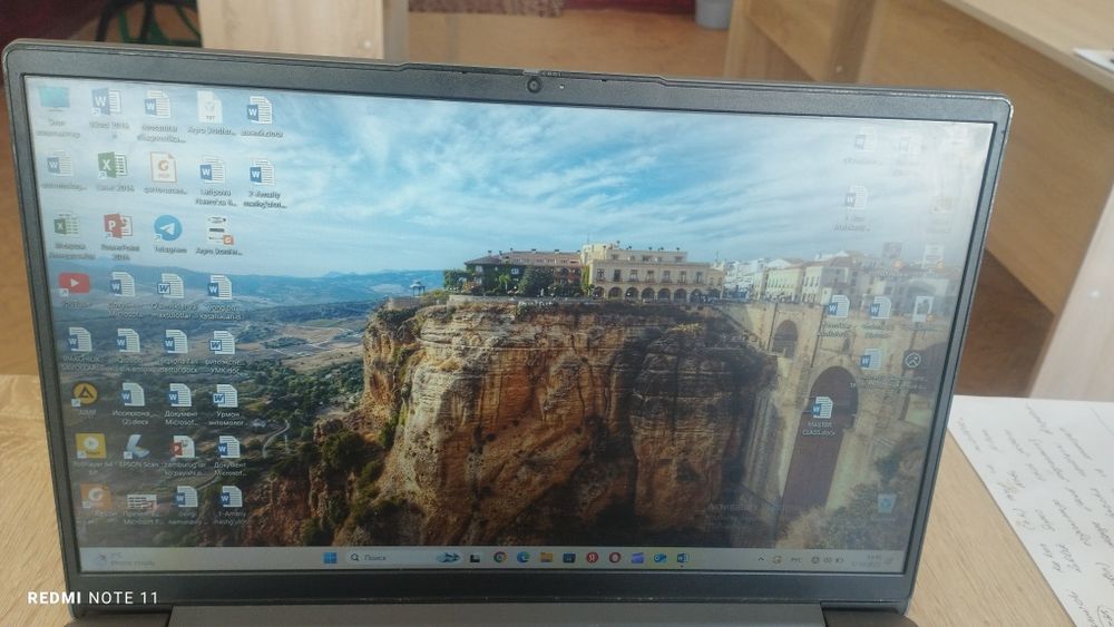 Noutbuk Lenova ishlashi yaxshi