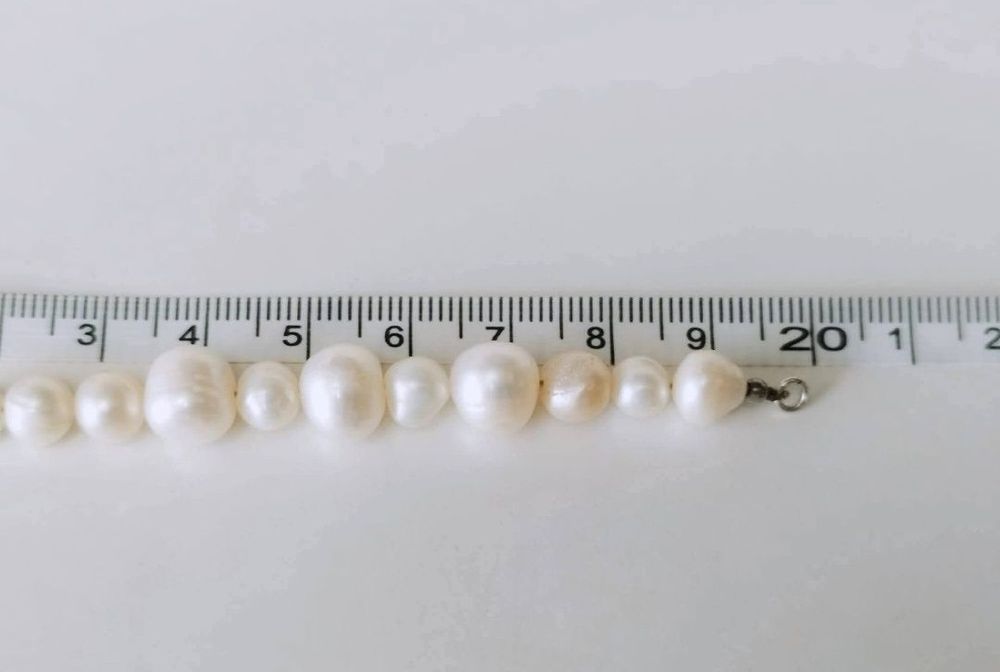 Veche bratara cu perle naturale de cultura, cu un pandantiv cu un sarpe din argint de 925