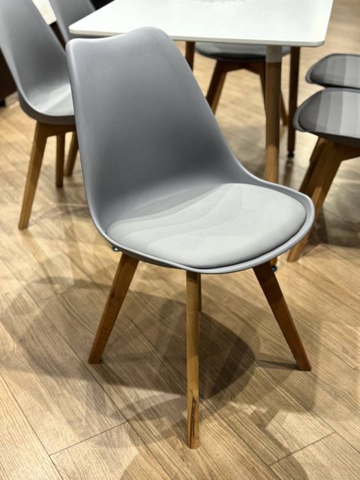 Стол и 6 стулья для кухни и для гостиного