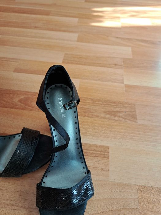 Vand fuste  sacouri si sandale dama