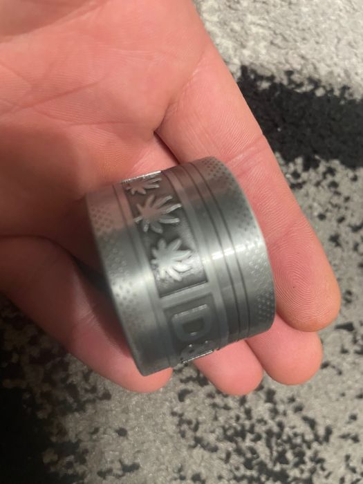 Гриндери пазлични цветове нов