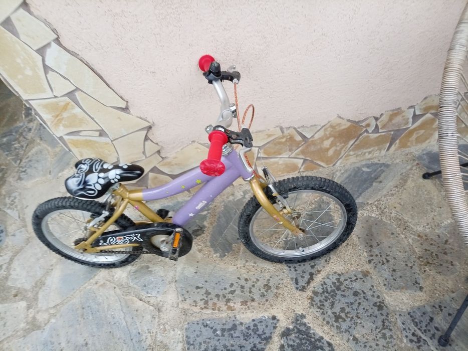 Vând bicicletă pentru copii cu roți de 16 inch