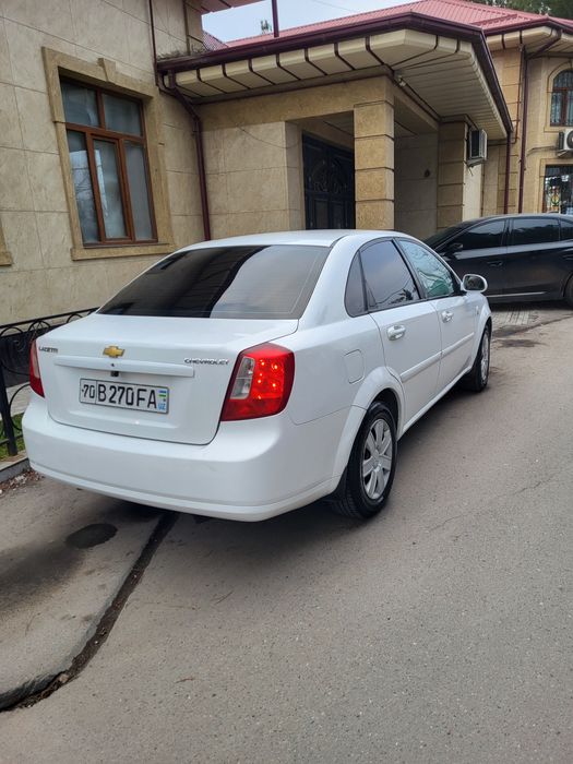 Lasetti 1.8 sotiladi xolati alo