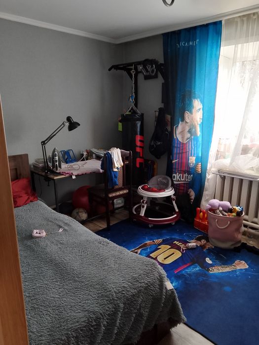 4 бөлмелі пәтер сатылады оте жақсы район