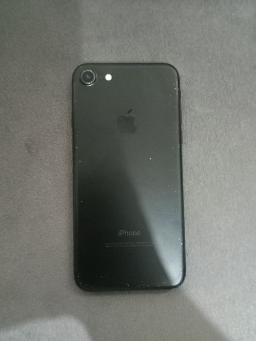 IPhone 7 32 Гб, отличное состояние, царапины только с зади.
