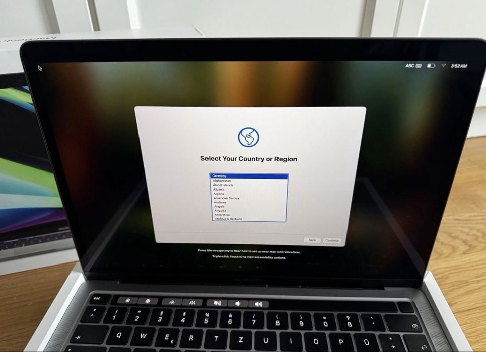 Macbook Pro M1 la cutie, impecabil