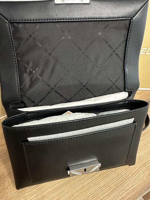 Michael Kors чанта CECE