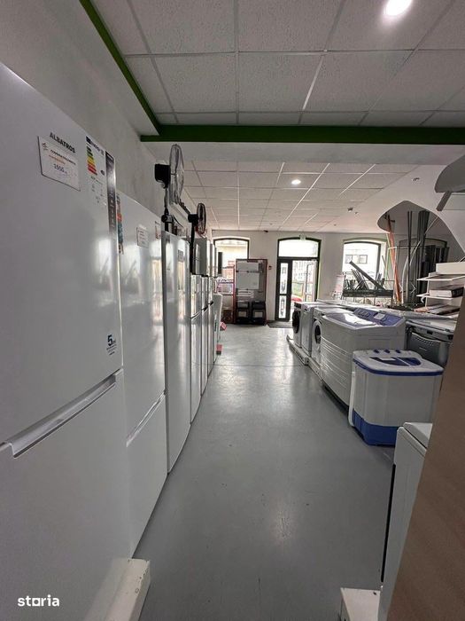 De inchiriat spatiu comercial in Roman, teren de 680mp, deschidere 21m