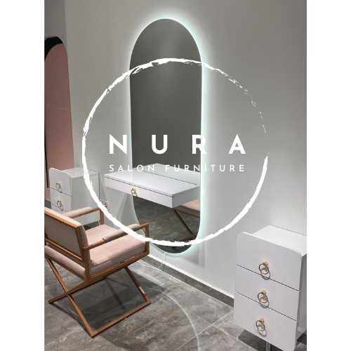 Работно място за фризьор. Огледало