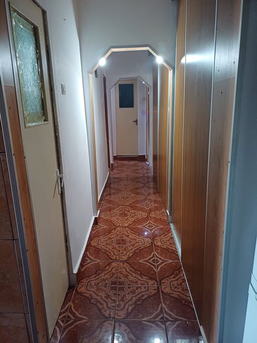 vand apartament cu 3 camere