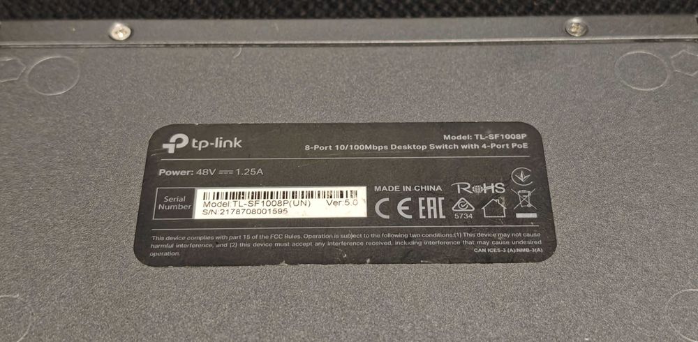 8 портови (4+4 PoE) суичове Netgear и TP-Link
