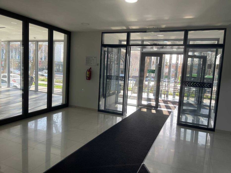 Офис в аренду 302м2 1-линия 1 этаж Шота Руставели Гранд мир отель (ЛА)