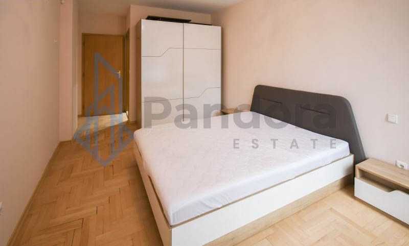 Тристаевн апартамент под наем в кв. Редута