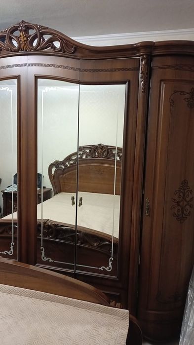 Продам спальный гарнитур