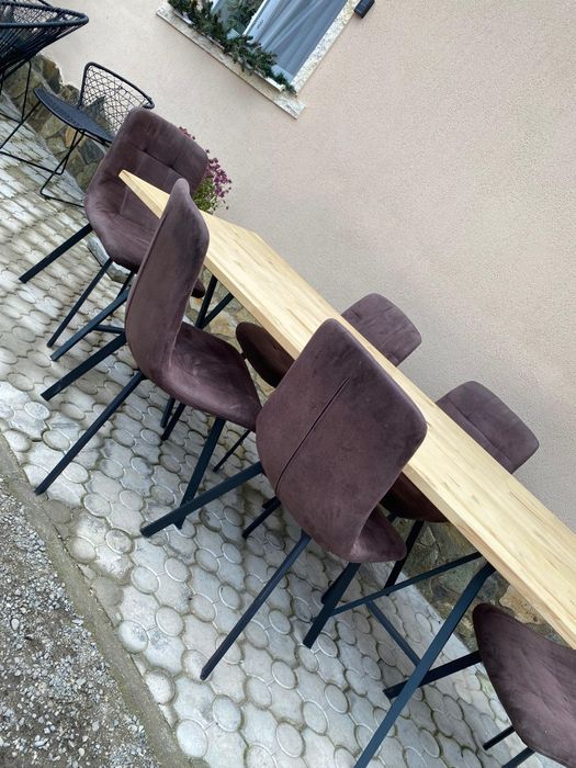 Masă din lemn cu 6 scaune