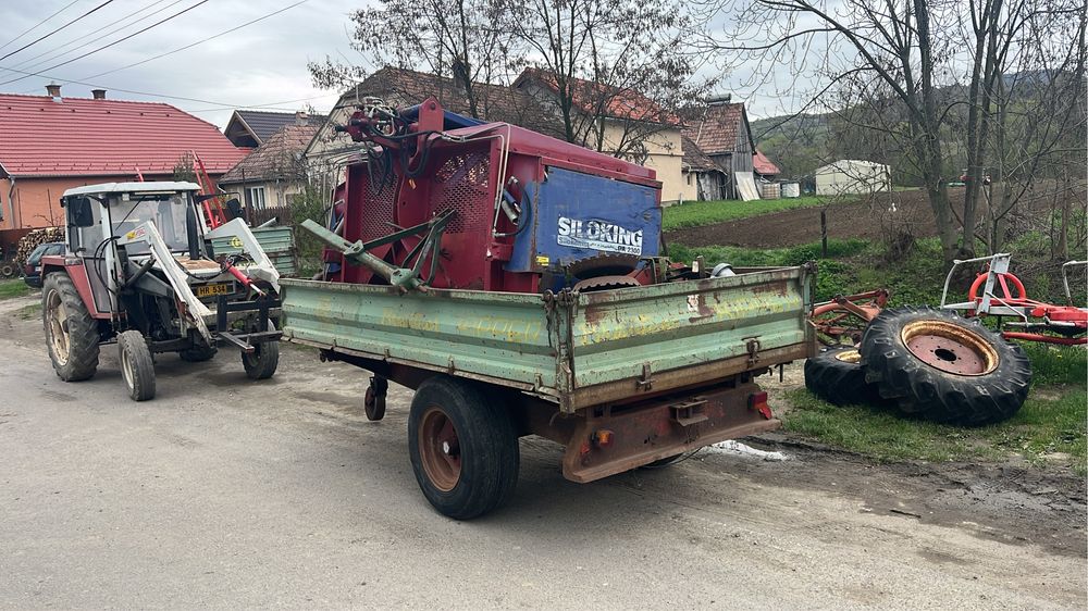 Masina de taiat siloz si hranitor pentru animale