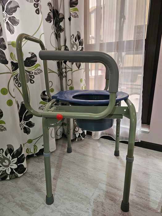 Тоалетен стол с подлакътници