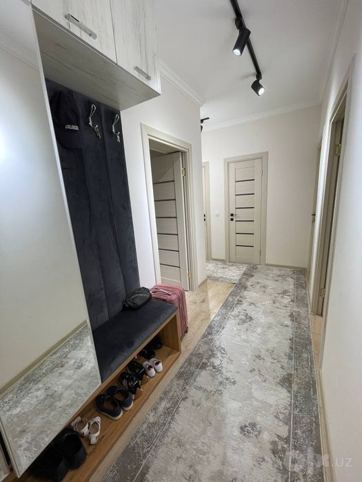 Olmazor city 3 xona sotiladi Evro remont