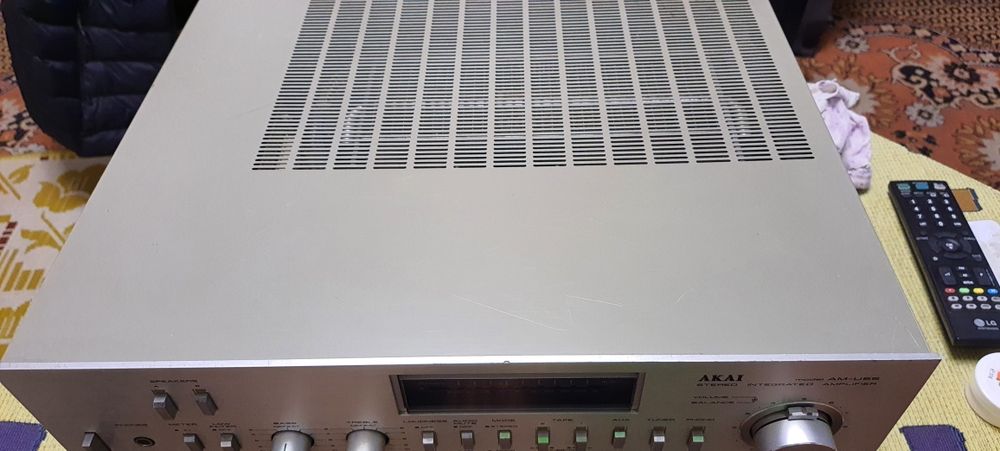 Akai am-u55 si Akai at-s55