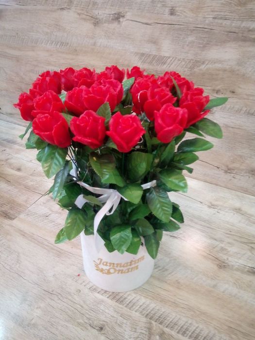 Sovungullar va zargarlik buyumlari sotiladi.