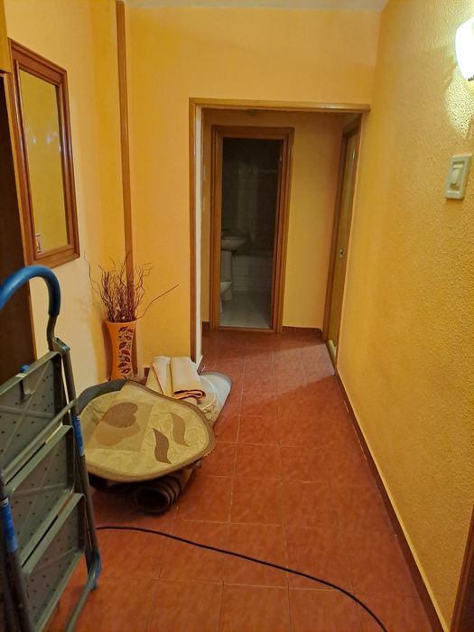 Inchiriez ap 2 camere zona centrala