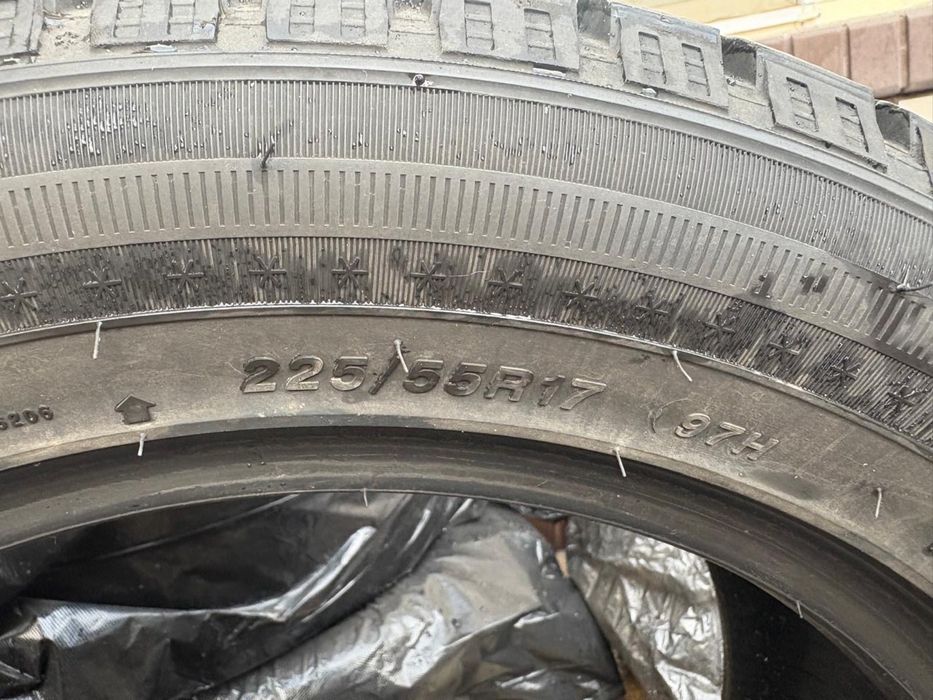 Продам два комплекта шин