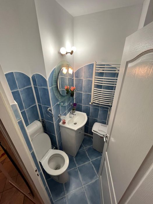 Închiriez apartament trei camere