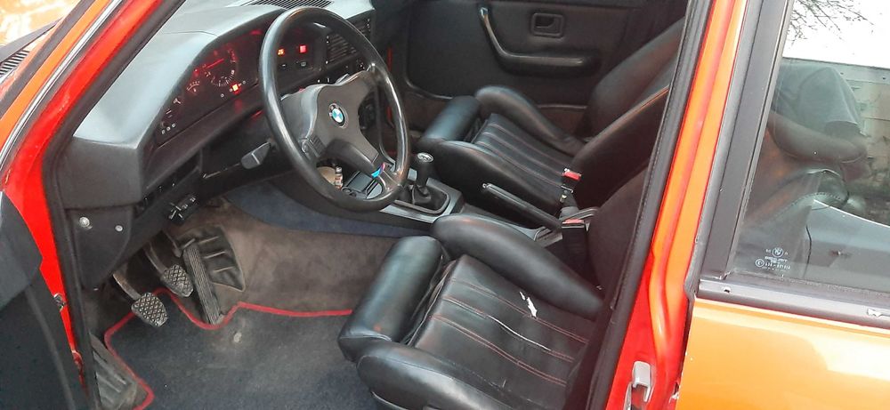 Автомобиль BMW 5 в кузове E28 в хорошем состоянии