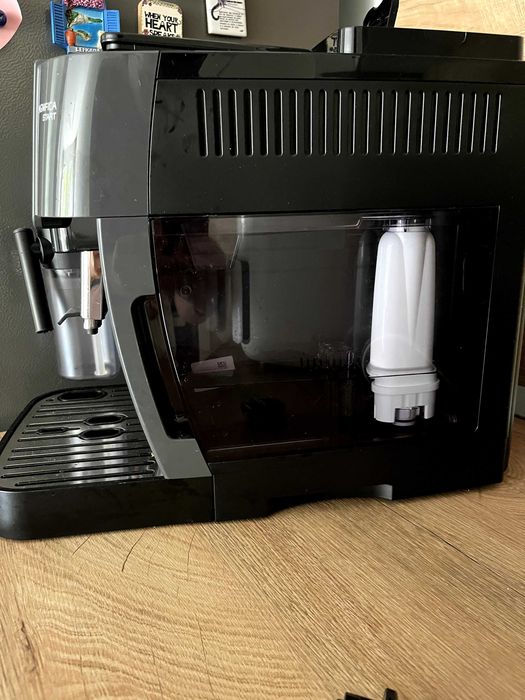 Кафемашина/кафеавтомат De'Longhi Magnifica Start Milk ECAM223.61.GB - като нова, с гаранция до 2027