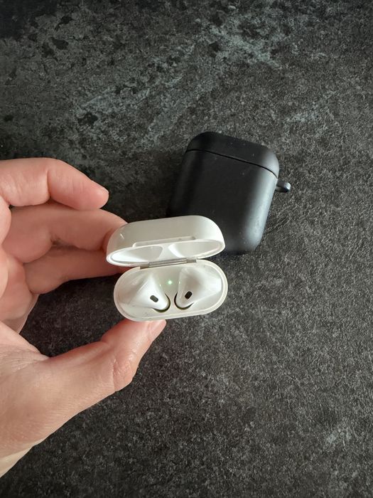 Apple AirPods 2