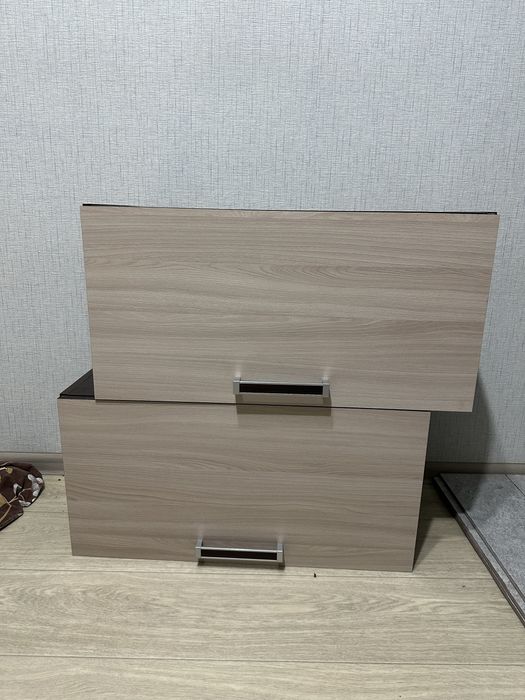 Продам навесные шкафчики