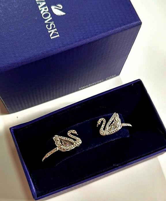 Swarovski "Dancing Swans"