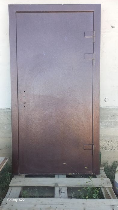 Металлическая дверь