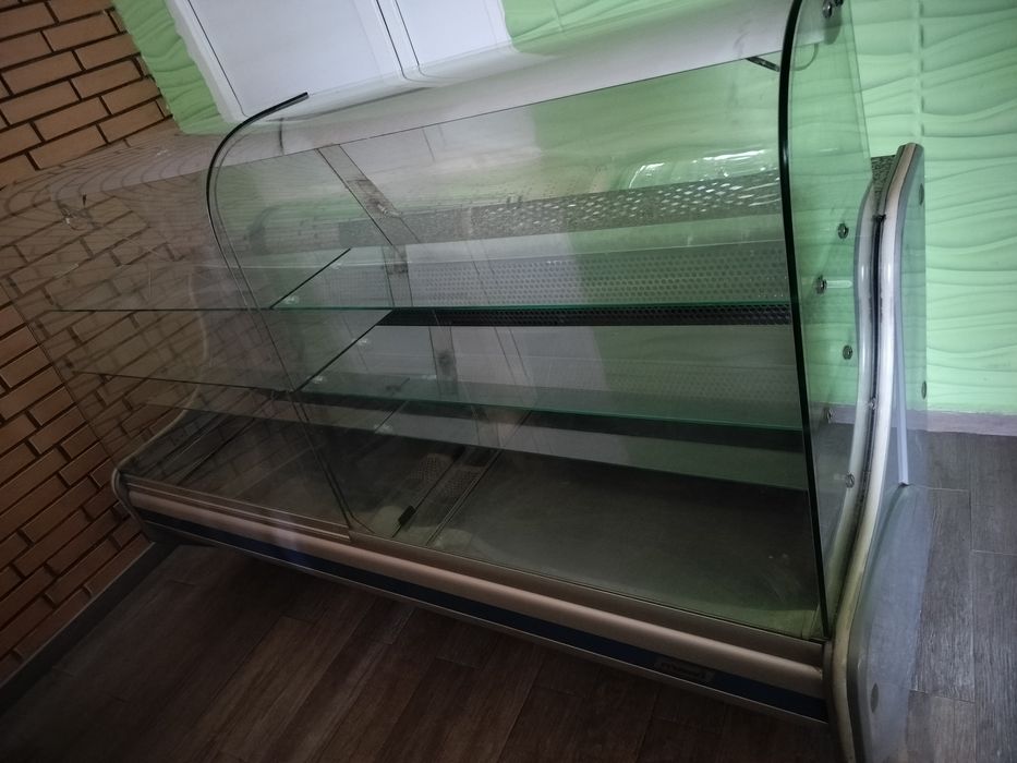 Витринный холодильник