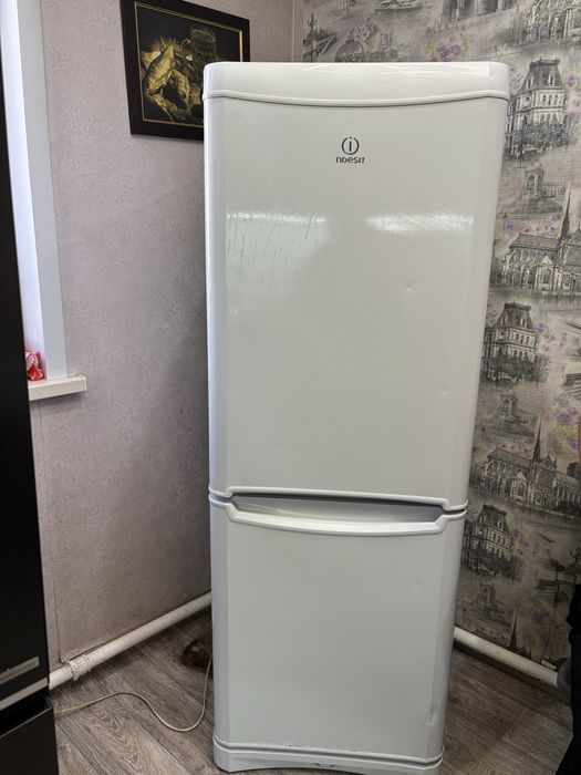 Продам холодильник индезит
