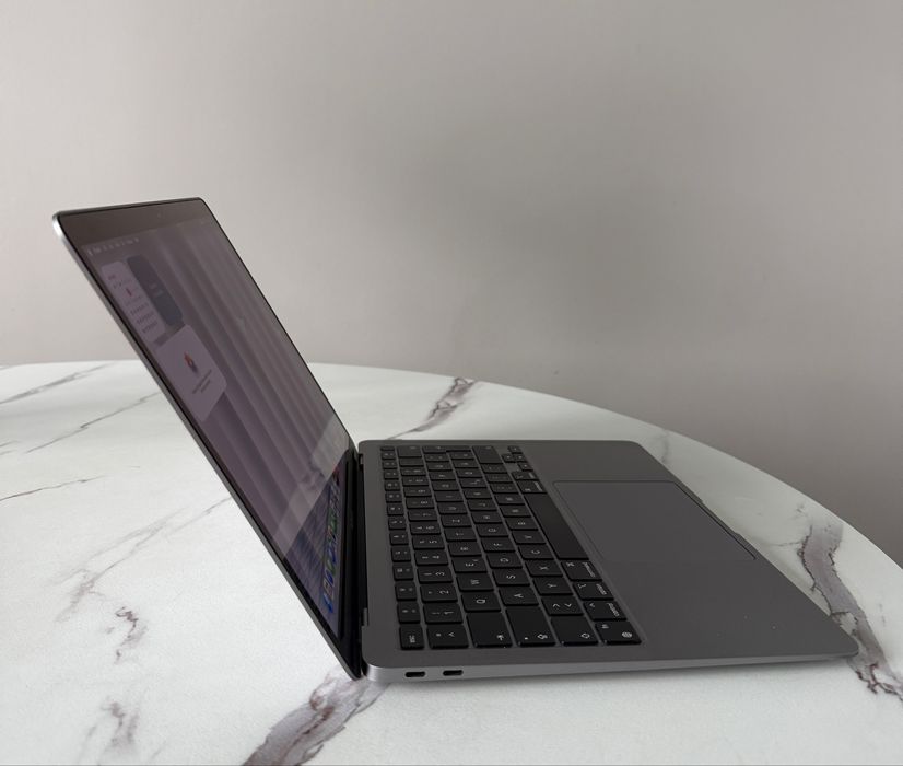 MacBook Air M1 13” – 16GB RAM / 500GB SSD / Baterie NOUĂ 100%
