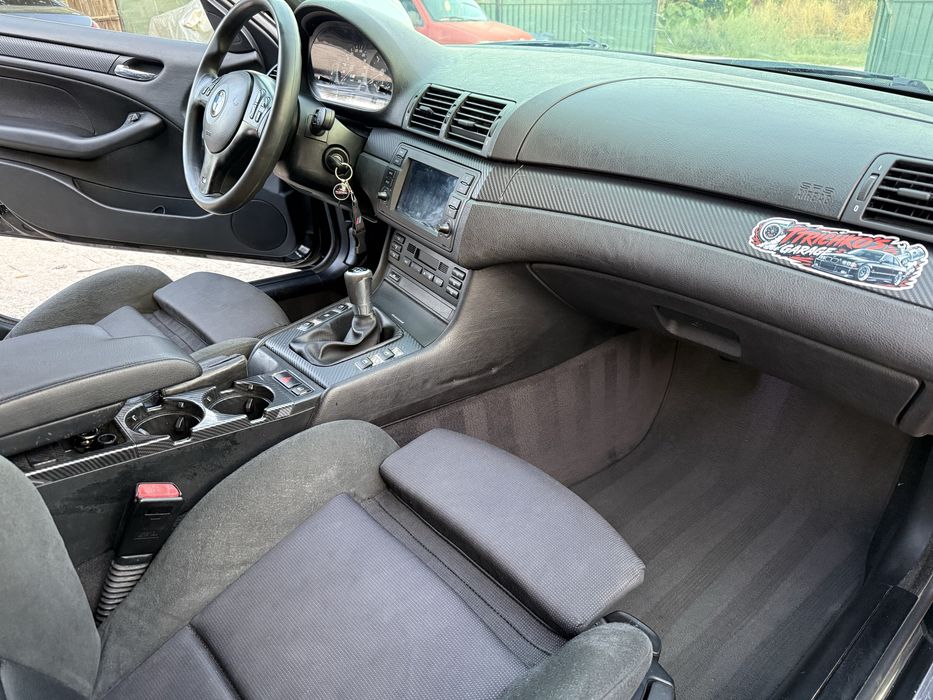 BMW E46 320i.