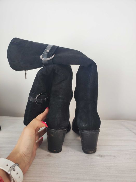 Черни велурени ботуши