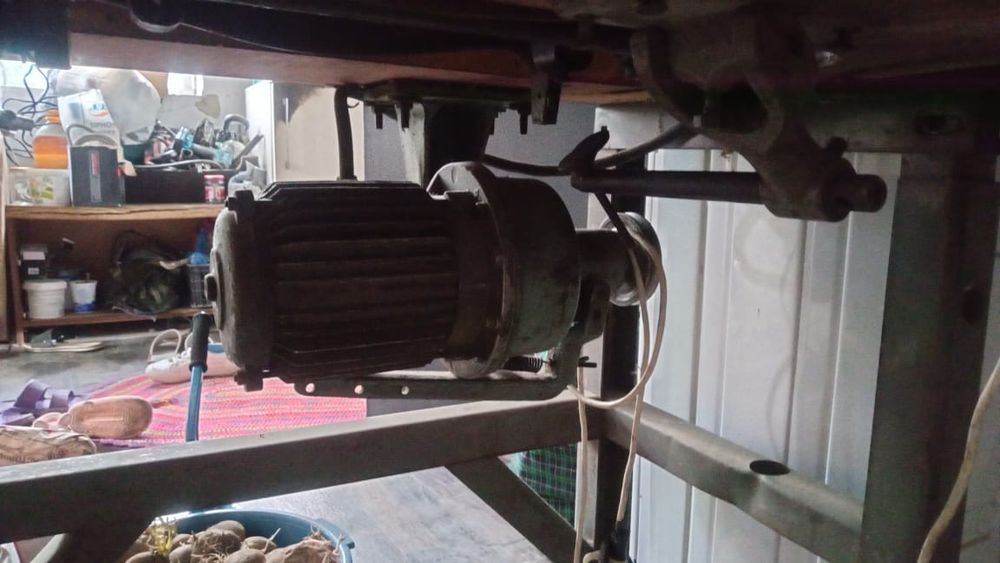 Продам швейную машину